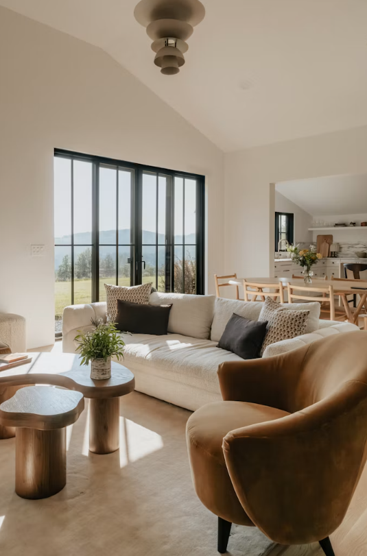 Luxury curtains and blinds interior by Chinese Yang Furniture Trading